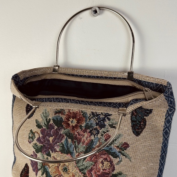 Tapestry handbag with metal handles - flowers and butterflies theme - Picture 4 of 7